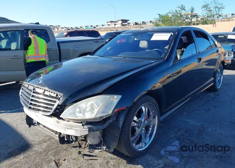 2008 Mercedes-Benz S 550 z USA, uszkodzony, nr VIN WDDNG71X48A222512